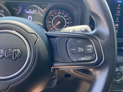 Used 2025 Jeep Gladiator Sport AWD/4WD image 42