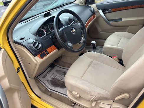 Used 2009 Chevrolet Aveo5 LT w/ Power and Convenience Package FWD image 6