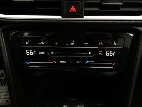 Used 2025 Volkswagen Taos SE image 23