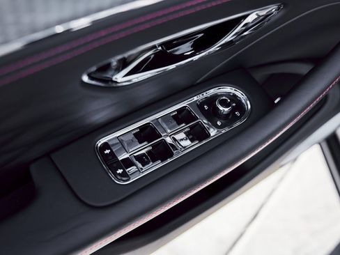 Used 2023 Bentley Flying Spur V8 image 32