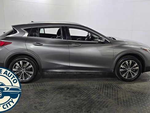 Used 2018 INFINITI QX30 AWD image 8