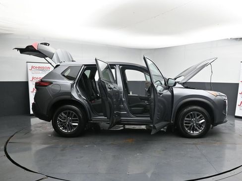 Used 2023 Nissan Rogue S image 43