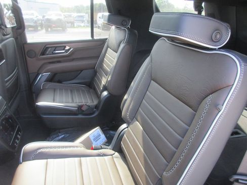 New 2026 GMC Yukon Denali Ultimate AWD/4WD image 12