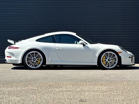 Certified 2016 Porsche 911 R RWD image 9