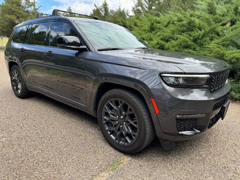 Used 2024 Jeep Grand Cherokee L Summit image 3