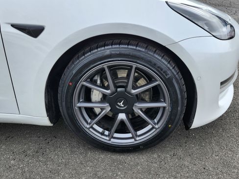 Used 2021 Tesla Model 3 Standard Range Plus image 11