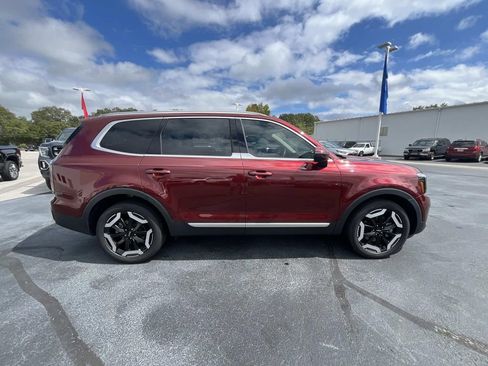 Used 2023 Kia Telluride EX w/ EX Captain's Chair Package image 8