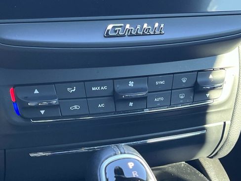 Used 2018 Maserati Ghibli GranSport image 27