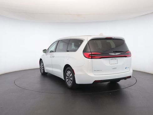 Used 2022 Chrysler Pacifica Touring-L image 23