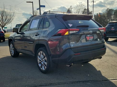 Used 2023 Toyota RAV4 XLE Premium image 3