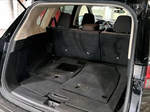 Used 2023 Nissan Rogue SV image 32