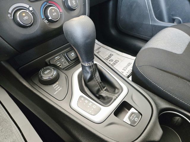 Used 2017 Jeep Cherokee Sport AWD/4WD image 26
