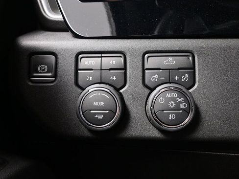 Used 2025 Chevrolet Silverado 1500 RST w/ Z71 Off-Road Package AWD/4WD image 19