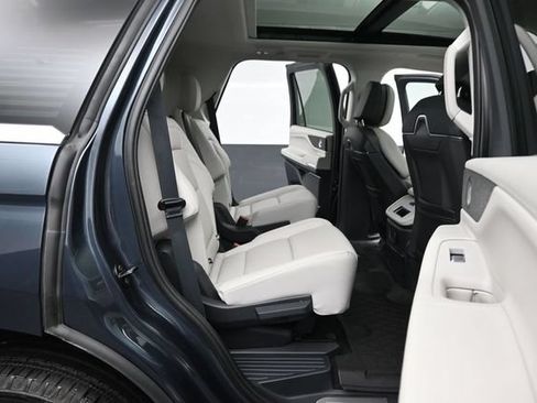 Certified 2025 Lincoln Navigator Reserve AWD/4WD image 28