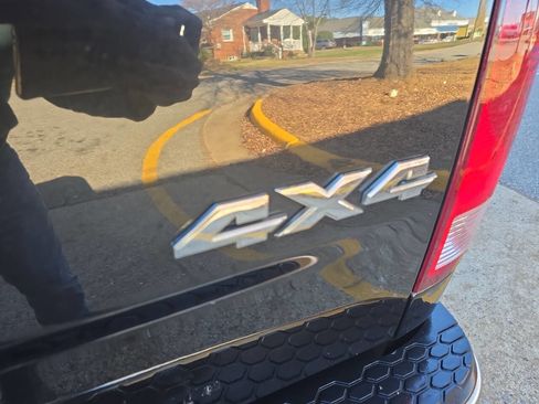 Used 2017 RAM 1500 ST w/ SXT Appearance Group image 10