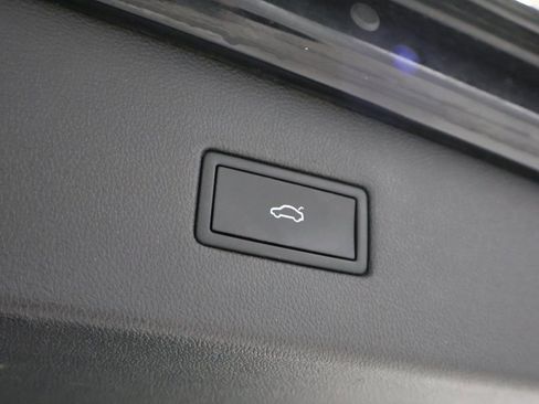 Used 2021 Volkswagen Tiguan SEL Premium R-Line image 23