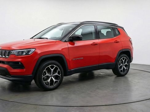 Used 2025 Jeep Compass Limited AWD/4WD image 3