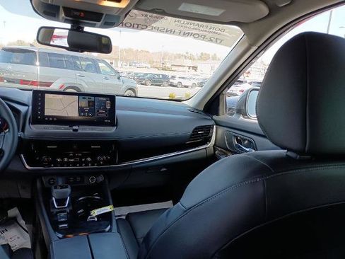 Certified 2025 Nissan Rogue SL w/ SL Premium Package image 11