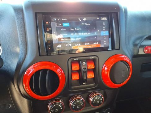 Used 2016 Jeep Wrangler Unlimited Sahara w/ Connectivity Group image 28