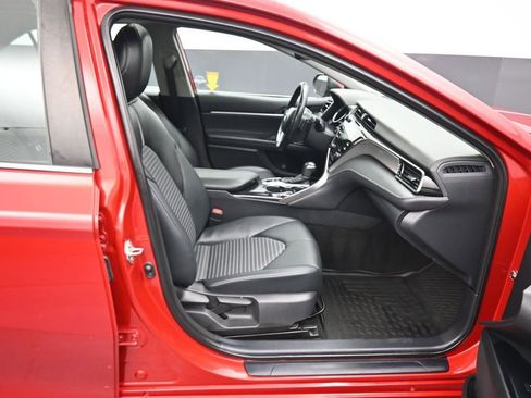 Used 2020 Toyota Camry SE w/ Sunroof Package FWD image 43