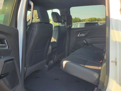 New 2025 Chevrolet Silverado EV LT image 22