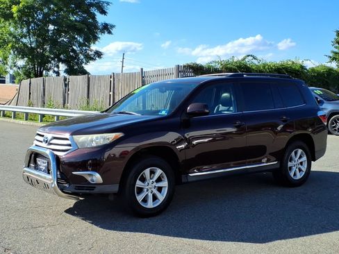 Used 2012 Toyota Highlander SE w/ Tow Pkg AWD/4WD image 3