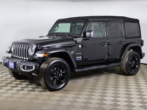 Used 2021 Jeep Wrangler Unlimited Sahara w/ Cold Weather Group AWD/4WD image 7