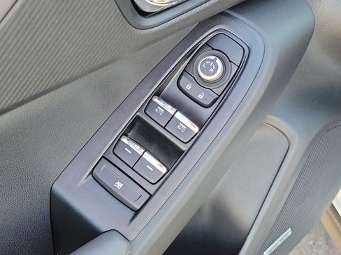 Used 2025 Subaru Crosstrek 2.5i Limited image 14