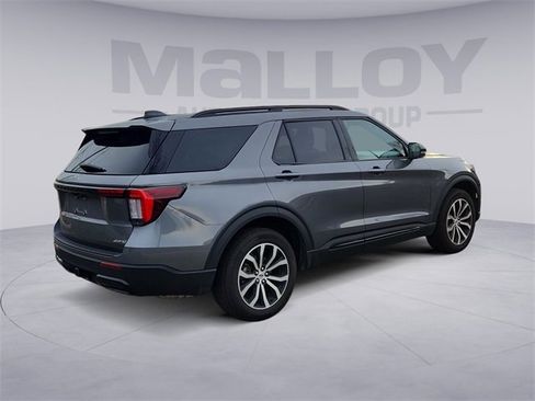 Used 2025 Ford Explorer ST-Line image 3