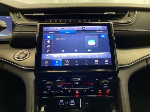 Certified 2023 Jeep Grand Cherokee Limited image 16