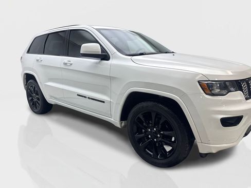 Used 2020 Jeep Grand Cherokee Altitude RWD image 12
