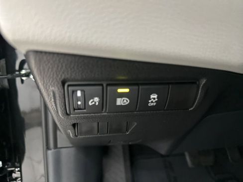 Used 2026 Toyota Corolla Cross L image 15