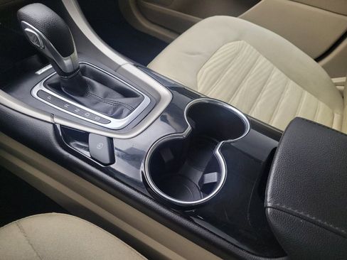 Used 2016 Ford Fusion SE FWD image 26