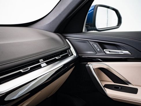 Used 2025 BMW X1 xDrive28i w/ Convenience Package image 32