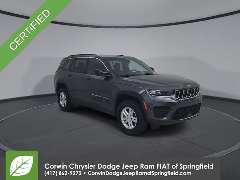 Used 2025 Jeep Grand Cherokee Laredo w/ Luxury Tech Group I AWD/4WD image 3