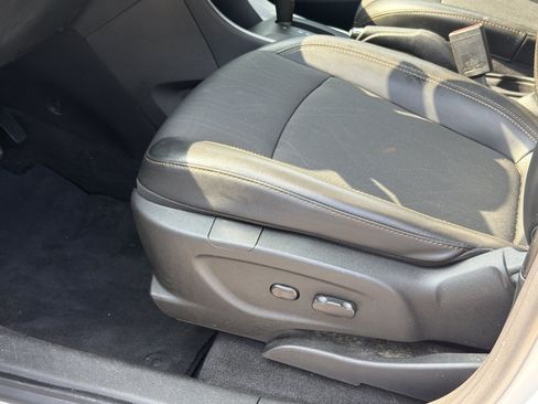 Used 2019 Chevrolet Trax LT w/ Sun & Sound Package FWD image 26