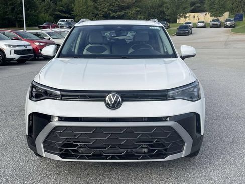 New 2026 Volkswagen Taos SE FWD image 2