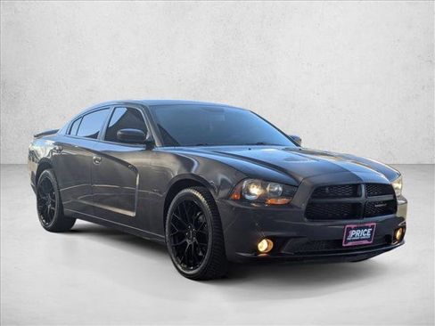 Used 2014 Dodge Charger R/T image 3