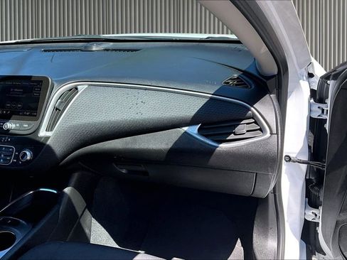 Used 2023 Chevrolet Malibu LT FWD image 18