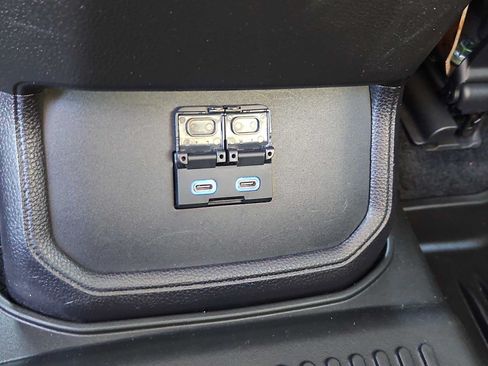 Used 2022 Toyota Highlander XLE AWD/4WD image 13