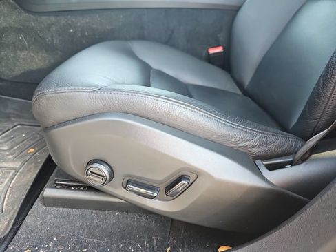 Used 2019 Volvo XC60 T6 Momentum w/ Multimedia Package AWD/4WD image 12