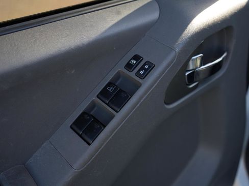 Used 2021 Nissan Frontier SV w/ Midnight Edition Floor Mats image 13