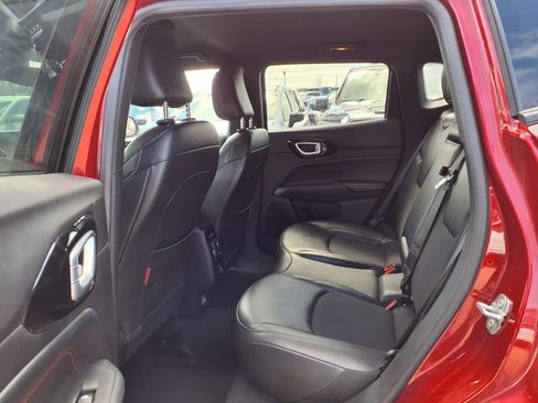 Used 2025 Jeep Compass Trailhawk image 13