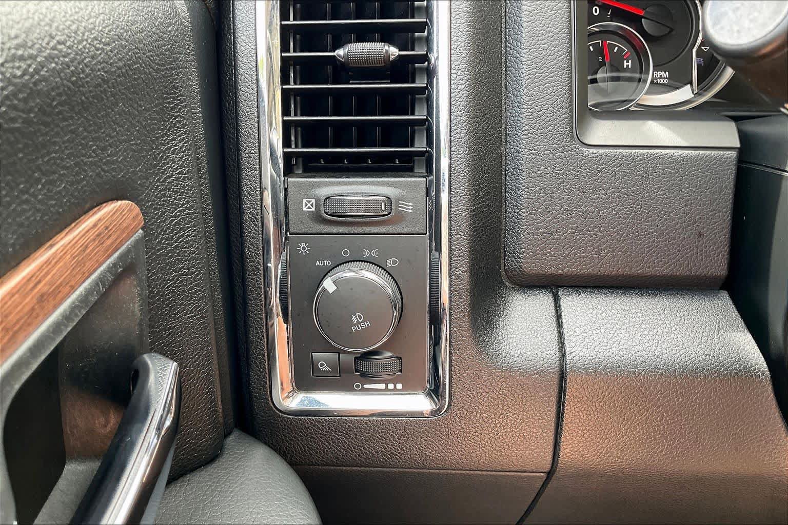 Used 2017 RAM 1500 Laramie w/ Convenience Group AWD/4WD image 32