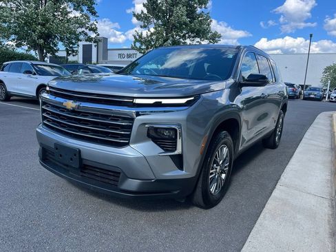 Used 2026 Chevrolet Traverse LT AWD/4WD image 3