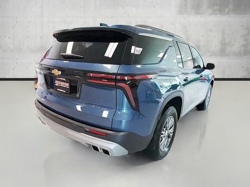 Used 2025 Chevrolet Traverse LT image 5