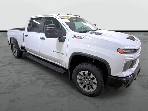Used 2024 Chevrolet Silverado 2500 Custom w/ Custom Convenience Package image 5