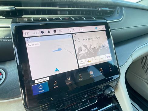 Used 2024 Jeep Grand Cherokee Limited w/ Trailer Tow Package image 17