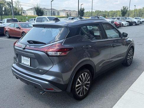 Used 2023 Nissan Kicks SV w/ Interior Electronics Package FWD image 6