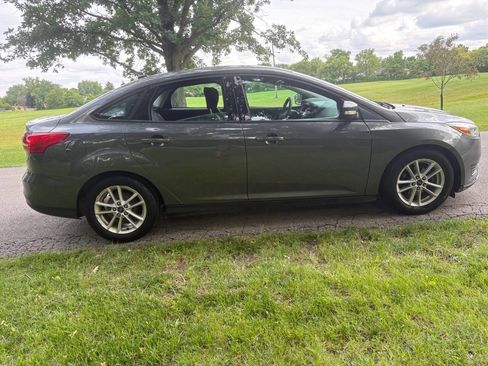Used 2015 Ford Focus SE FWD image 11
